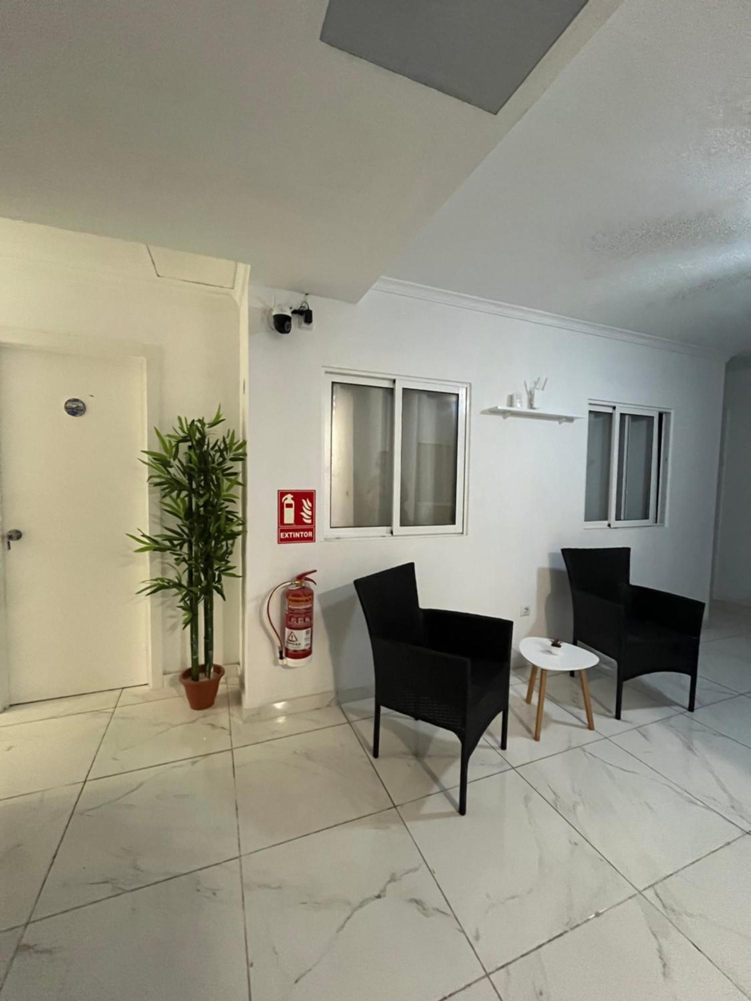 Pension Cerda 112 Alicante Bagian luar foto